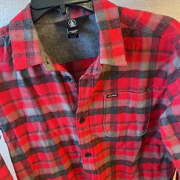 Volcom Red & Grey Flannel EUC - Picture 3 of 4